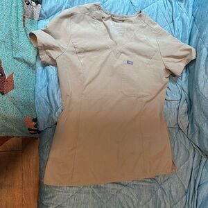 Figs set good condition.